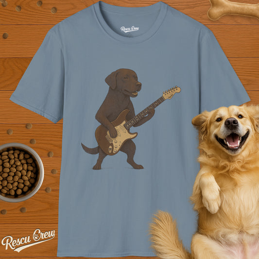 CHOCOLATE LAB PLAYING GUITAR T-SHIRT